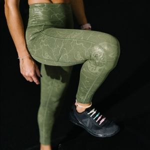 Zyia Olive Maze Light N Tight 7/8th legging